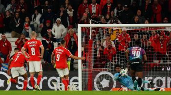 Hugo Souza, do Chaves, fechou o gol contra o Benfica pelo Campeonato Português, mas não evitou derrota