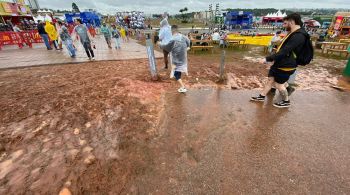 Áreas verdes do Autódromo de Interlagos dão lugar a poças de lama; previsão para este sábado (23) é de mais chuva