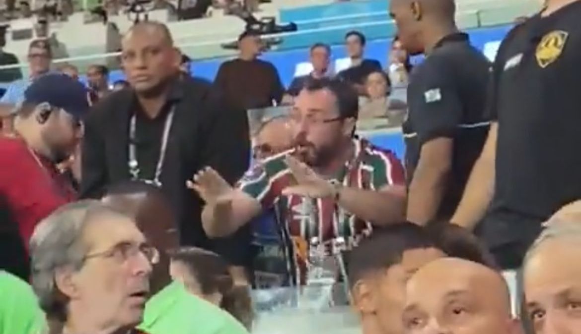 Mário Bittencourt se desentendeu com torcedores do Flamengo após clássico no Maracanã