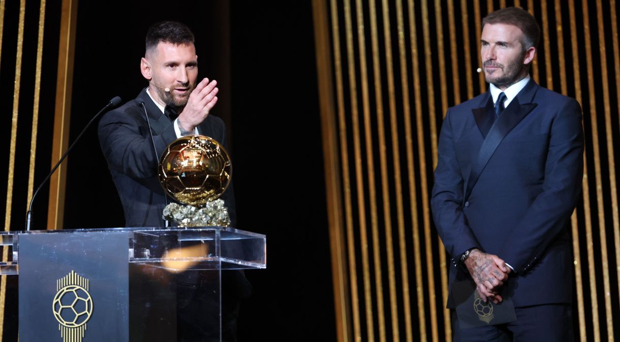 Lionel Messi e David Beckham em cerimônia da Bola de Ouro no ano passado
