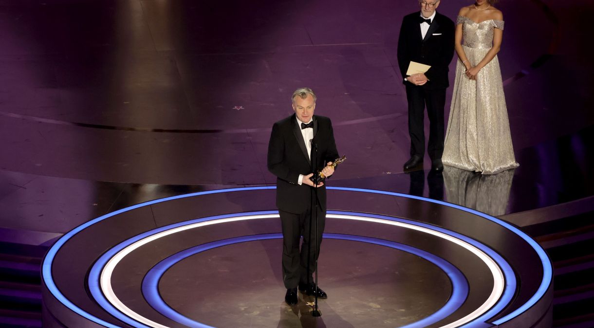 Oscar 2024: Christopher Nolan vence prêmio de “Melhor Direção” por “Oppenheimer”