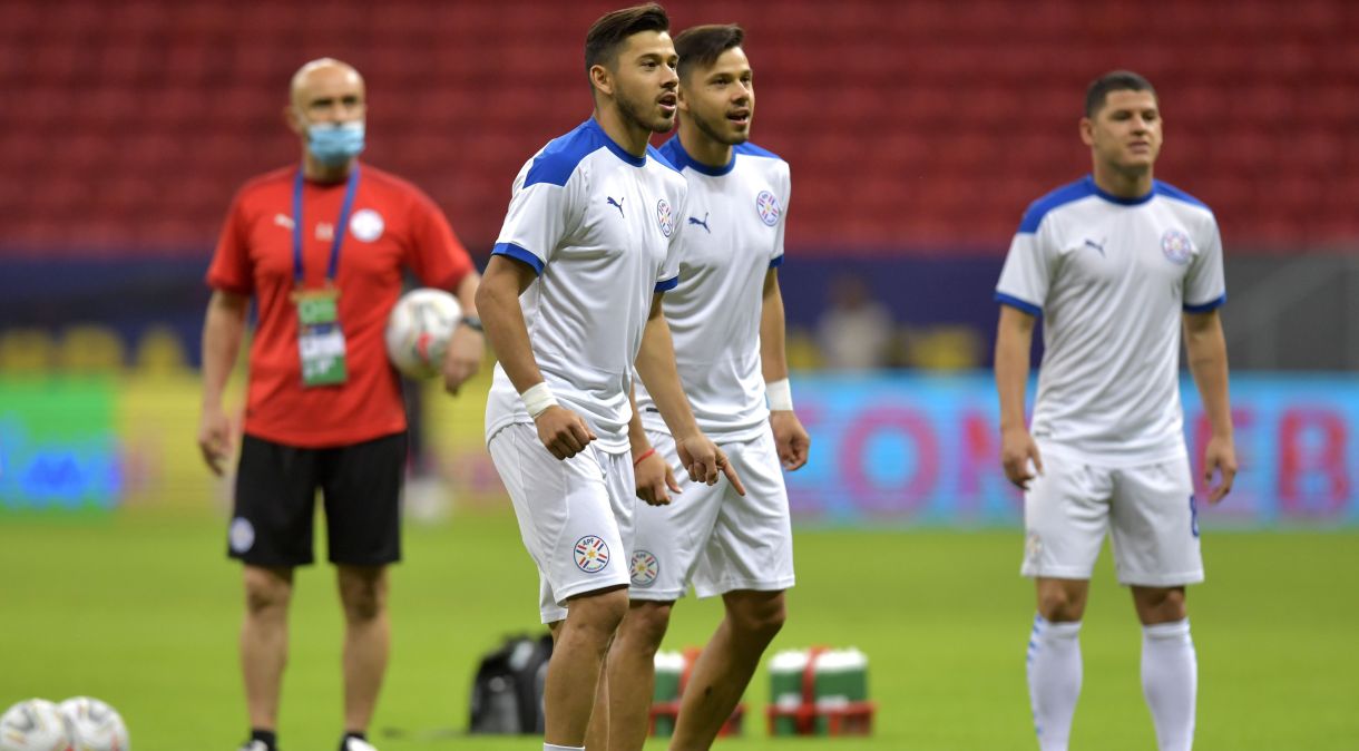 Os gêmeos Óscar e Ángel Romero em treino da seleção do Paraguai