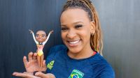 Empresa lança série limitada de miniaturas em homenagem a Rebeca Andrade