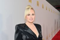 Rebel Wilson revela idade que perdeu a virgindade: "Vou parecer fracassada"