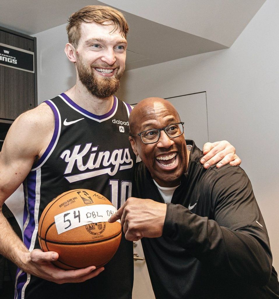 Sabonis comemora feito pelo Sacramento Kings