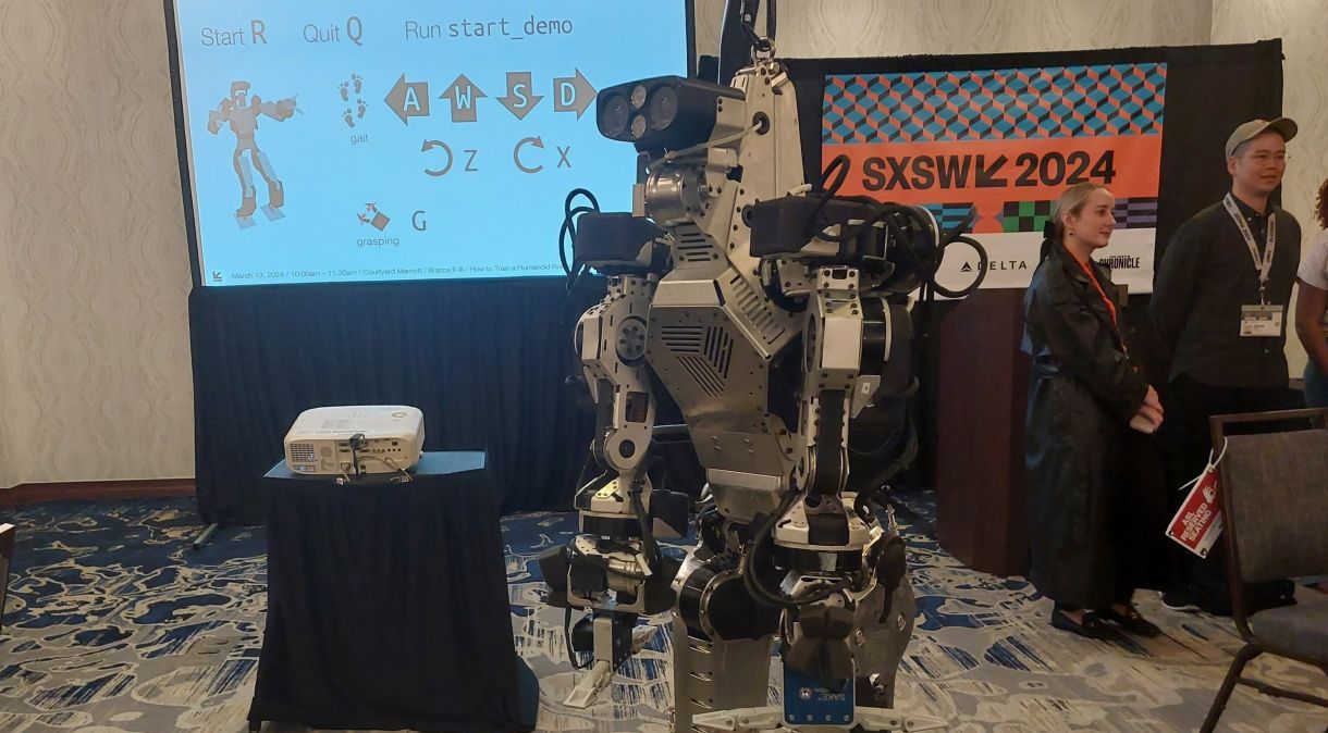 Workshop sobre como treinar um robô humanoide foi parte da programação do South by Southwest