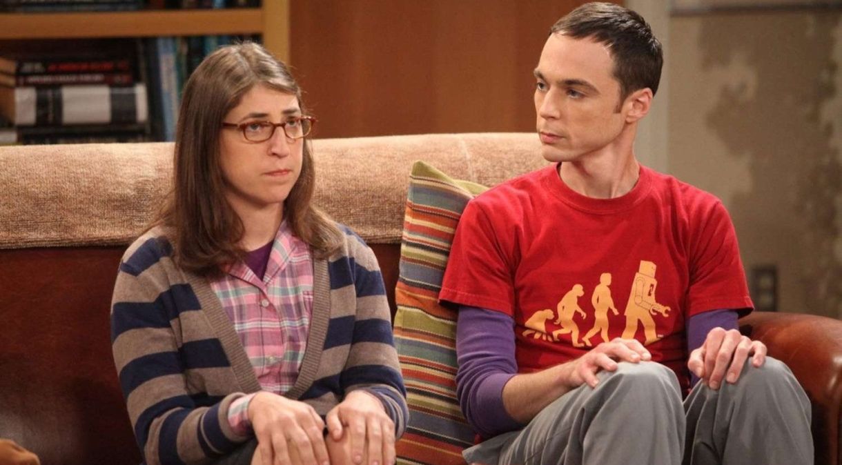 Jim Parsons e Mayim Bialik reprisarão papéis de "The Big Bang Theory" em "Young Sheldon"