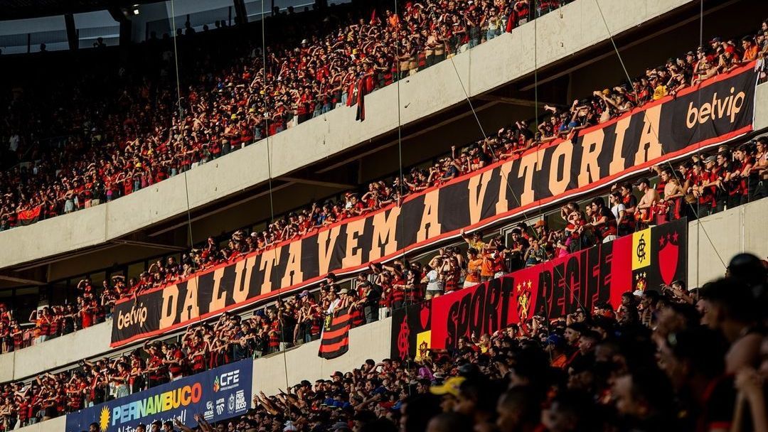 Torcida do Sport esteve presente no clássico contra o Santa Cruz, pelo Campeonato Pernambucano