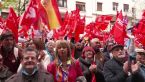 Milhares de apoiadores pedem que Pedro Sánchez não renuncie na Espanha