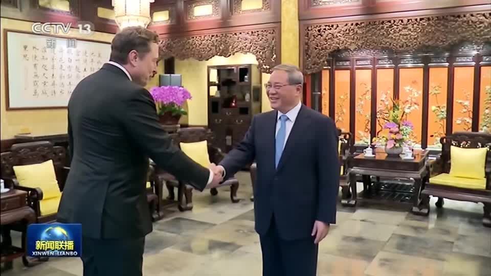 Elon Musk em encontro com premiê da China, Li Qiang, em Pequim