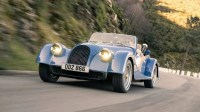 Morgan Plus Four alia visual retrô à potência moderna do motor BMW