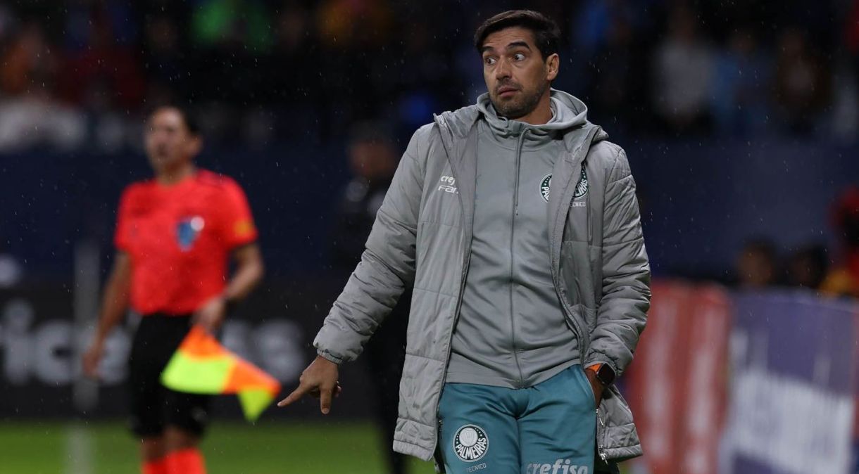 Abel Ferreira durante a vitória do Palmeiras sobre o Independiente Del Valle