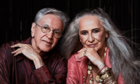 Caetano Veloso e Maria Bethânia regravam "Menino Deus" em homenagem ao RS