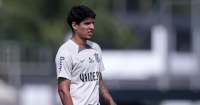 Corinthians inicia conversas para renovar com o zagueiro Caetano