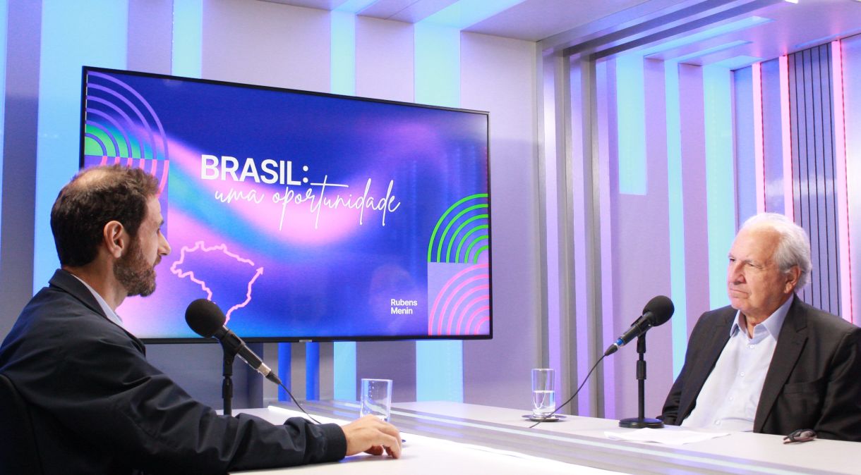 Caio Megale, economista-chefe da XP Investimentos, fala com Rubens Menin no podcast Brasil: uma oportunidade