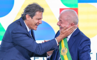 Apontado como sucessor de Lula, Haddad atua como contraponto e desperta ciúmes