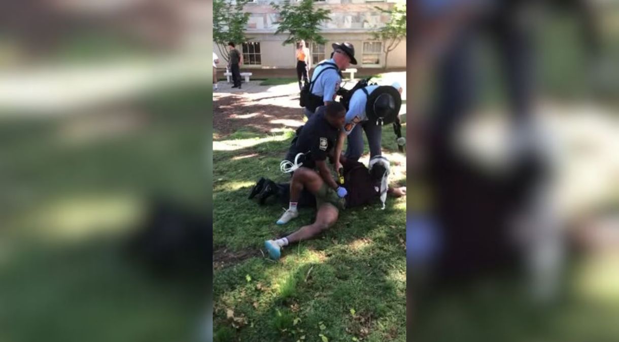 Policiais usam taser contra manifestante em protesto pró-Palestina em universidade nos Estados Unidos