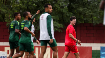 Elenco perdeu Nino no início do ano, contratou Antônio Carlos, mas treinador está improvisando no setor para montar a equipe