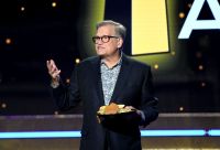 Drew Carey explica por que pagou refeições de escritores durante greve