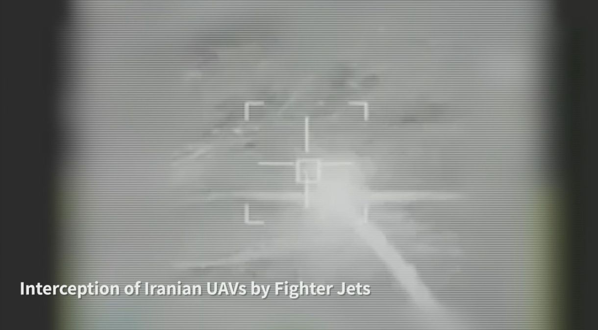 Momento em que um projétil iraniano é abatido pelo exército de Israel