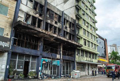  Local onde ocorreu o incêndio que vitimou 10 pessoas e deixou pelo menos 7 feridos no centro de Porto Alegre