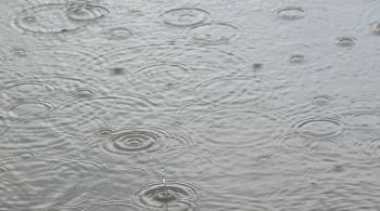 Estado deve registar períodos intensos de chuvas entre a noite deste sábado (13) e a madrugada de domingo (14)