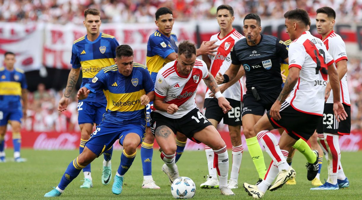 River Plate e Boca Juniors se enfrentam no domingo (21), em Mendoza