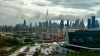 Normalmente seca, Dubai tem equivalente a um ano de chuva e fica debaixo d'água