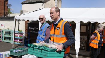 Príncipe de Gales, de 41 anos, visitou uma instituição de caridade em Surrey, na Inglaterra, antes de ir para um centro juvenil no oeste de Londres