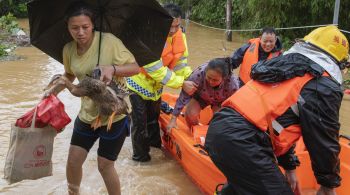 Dias de tempestades atingiram a província de Guangdong, uma potência econômica que abriga 127 milhões de pessoas, provocando inundações generalizadas 