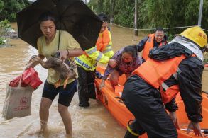 Dias de tempestades atingiram a província de Guangdong, uma potência econômica que abriga 127 milhões de pessoas, provocando inundações generalizadas 