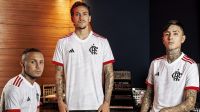 Flamengo apresenta novo uniforme 2 para a temporada 2024; veja fotos