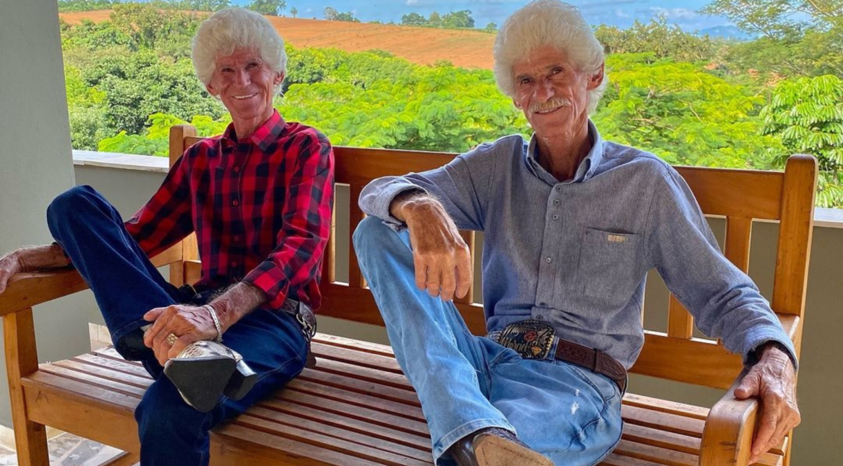 Irmãos do interior de São Paulo têm 61 anos e cantam juntos desde a infância