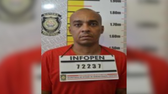 Carlos Alexandre da Silva Juscelino cumpria pena em regime domiciliar há cerca de uma semana; ele era acusado de ser responsável por mais de 20 assassinatos