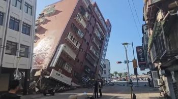 Ondas de três metros devem atingir cidades da costa japonesa, segundo previsão; centenas de pessoas ficaram feridas e várias estão presas em escombros após fortes tremores na ilha 