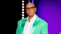 RuPaul relembra encontro com Naomi Campbell: "Aos meus pés"