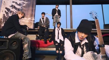 Com a faixa-título "Deja Vu", membros comentaram como o lançamento se conecta com os trabalhos anteriores e detalhes dos bastidores