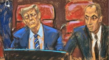 Trump, aparentemente dormindo durante julgamento criminal, fornece um lembrete visual de que ele, como todos os outros réus, está sujeito às restrições do sistema legal