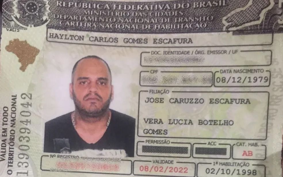 Habilitação encontrada com Haylton Carlos Gomes Escafura, filho de Piruinha, executado a tiros de fuzil em 2017