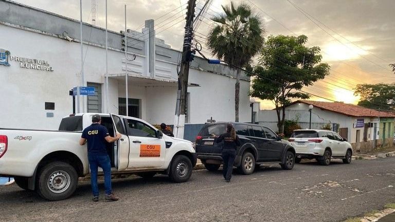 Agentes da PF cumprem mandados de busca e apreensão no Piauí