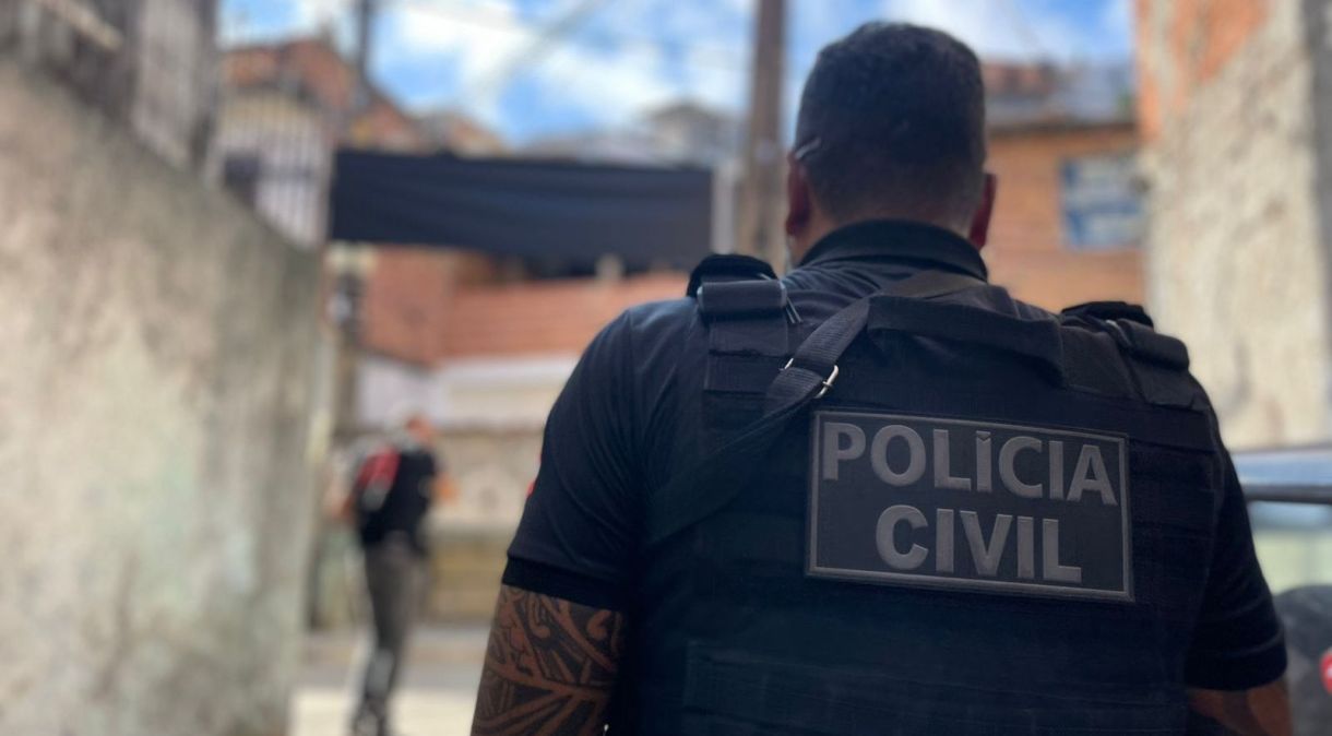 Polícia Civil da Bahia investiga homem que cortou mão de cadáver da mãe para realizar saques