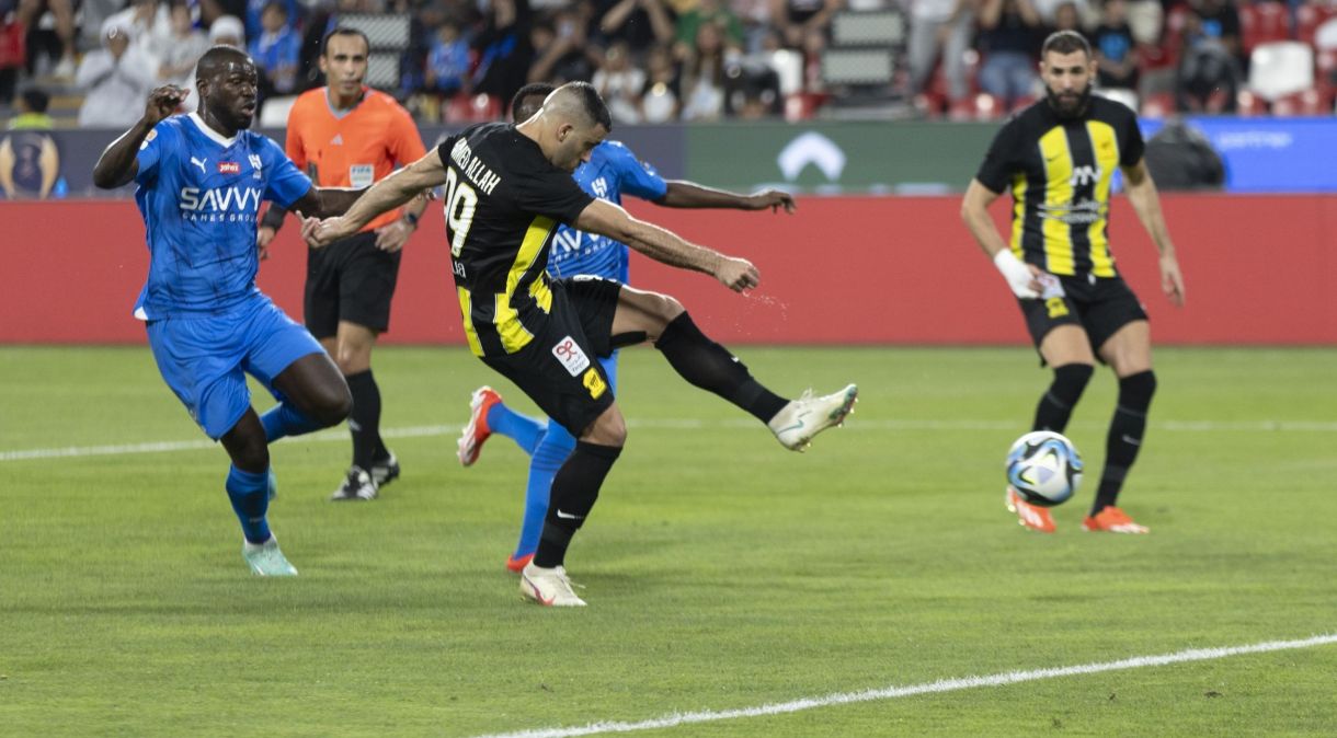 Abderrazak Hamdallah marca o único gol do Al-Ittihad sobre o Al-Hilal na final da Supercopa Saudita