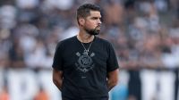 António Oliveira comenta temor de demissão no Corinthians: "Só controlo minha decisão"