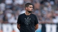 António Oliveira define trabalho no Corinthians como "extraordinário"