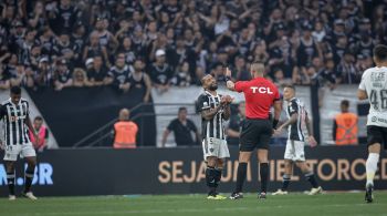 Galo ficou na bronca com árbitro Yuri Elino durante o jogo contra o Corinthians