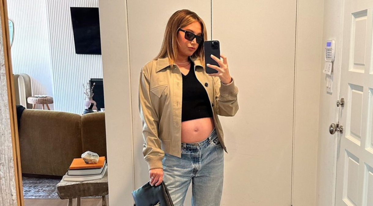 Ashley Tisdale compartilhou uma nova foto exibindo sua barriga de grávida