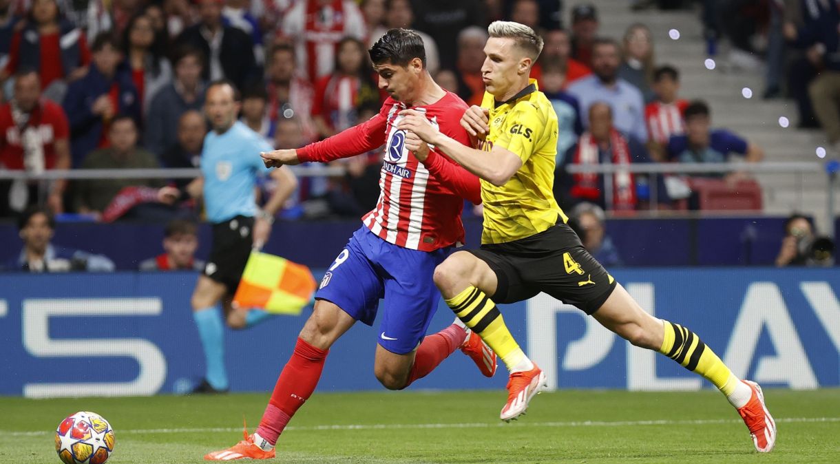 Lance do jogo de ida entre Atlético de Madrid e Borussia Dormund pelas quartas da Champions League