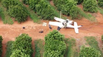 Um dos pilotos da defesa aérea determinou que a aeronave realizasse um pouso obrigatório em Londrina, mas o avião não cumpriu a ordem, vindo a pousar forçadamente em uma pista de terra próxima de Santa Cruz do Rio Pardo, no interior de São Paulo