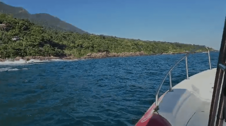Imagem das buscas pelos pescadores em Ilhabela