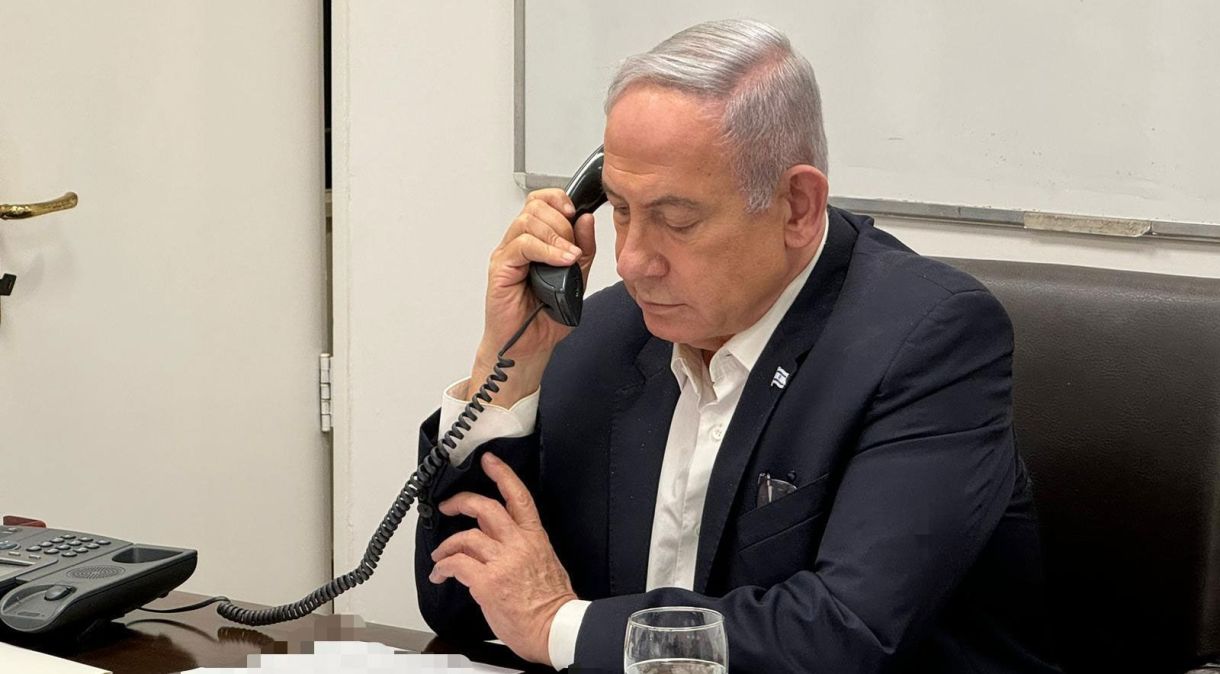 Benjamin Netanyahu durante ligação com Joe Biden